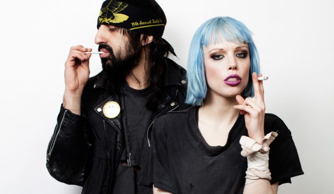 Ethan Kath pozywa Alice Glass za oskarżenia o gwałt Ethan Kath pozywa Alice Glass za oskarżenia o gwałt