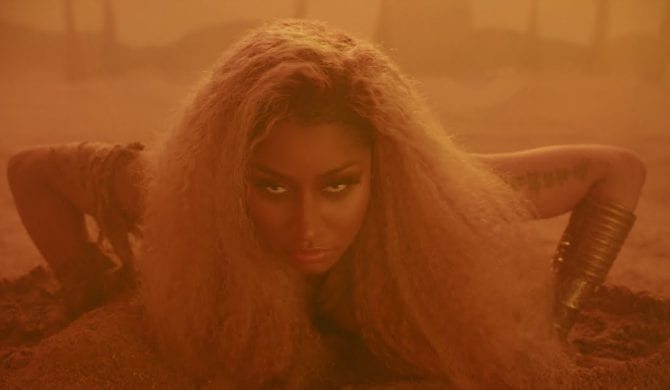 Nicki Minaj prezentuje “Ganja Burn” Nicki Minaj prezentuje “Ganja Burn”