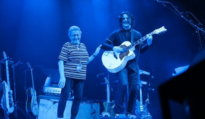 Jack White zaprosił mamę na scenę podczas występu w Polsce Jack White zaprosił mamę na scenę podczas występu w Polsce