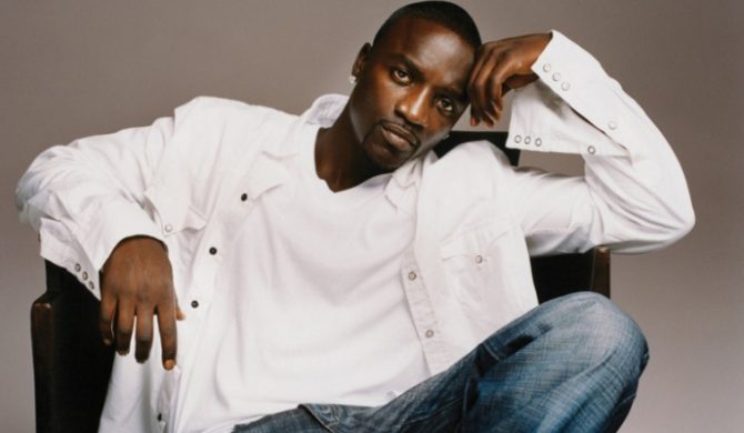 Akon nagrywa z Robertem M Akon nagrywa z Robertem M
