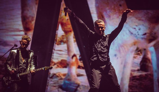 Depeche Mode ujawniają dwa uderzająco odmienne aspekty wizualne utworu „My Favourite Stranger”