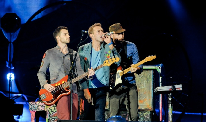 Wokaliści Coldplay i Pearl Jam razem na scenie (wideo)