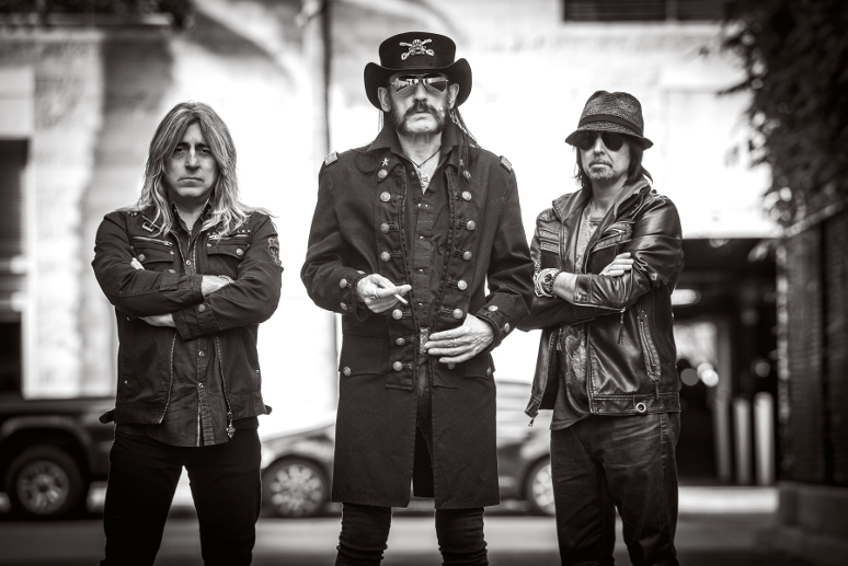 Członkowie Motörhead rozrzucili prochy Lemmy’ego w błocie podczas niemieckiego festiwalu