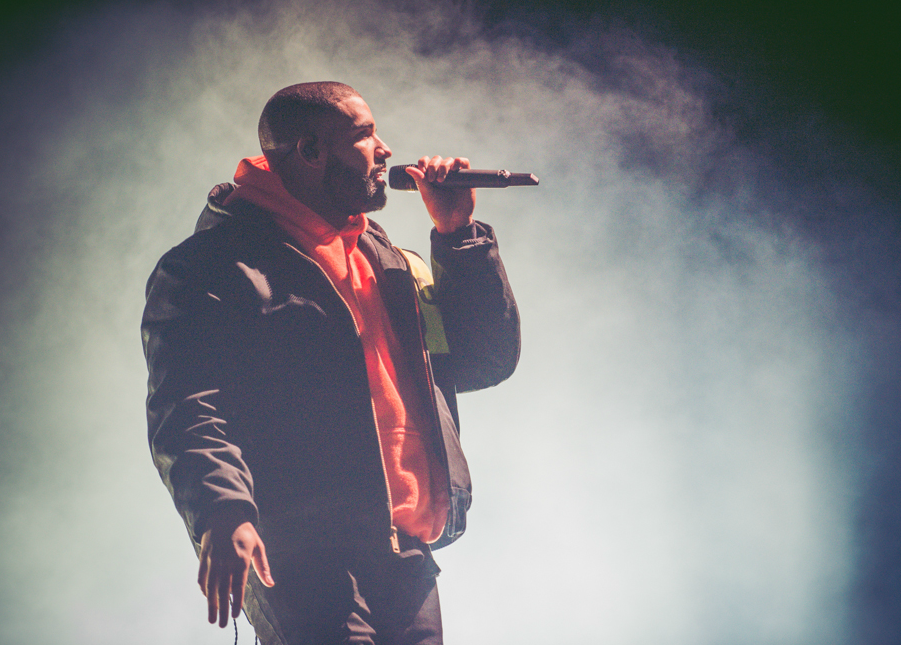 Drake prezentuje dwie nowe piosenki. W jednej z nich pojawia się topowy gość