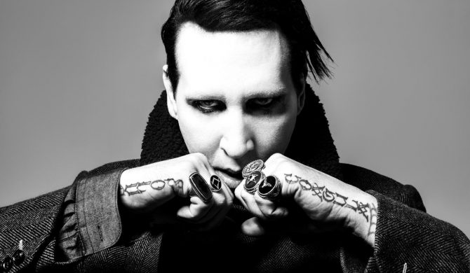 Marilyn Manson przygnieciony przez scenografię na koncercie (wideo)