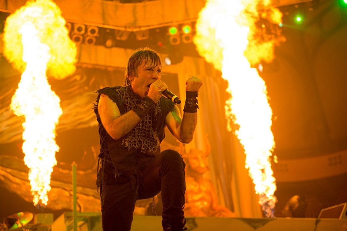 Wokalista Iron Maiden nazwał widza „grecką k***ą”, po czym zszedł ze sceny