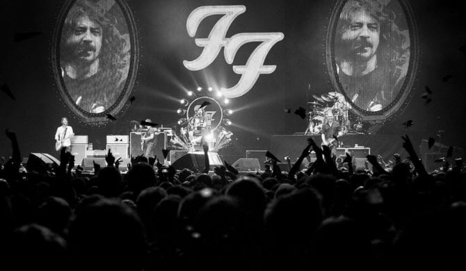 Akt przemocy seksualnej na koncercie Foo Fighters