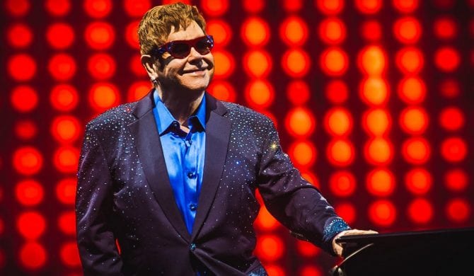 Elton John opowiedział o swoim „szalonym romansie” z Johnem Lennonem