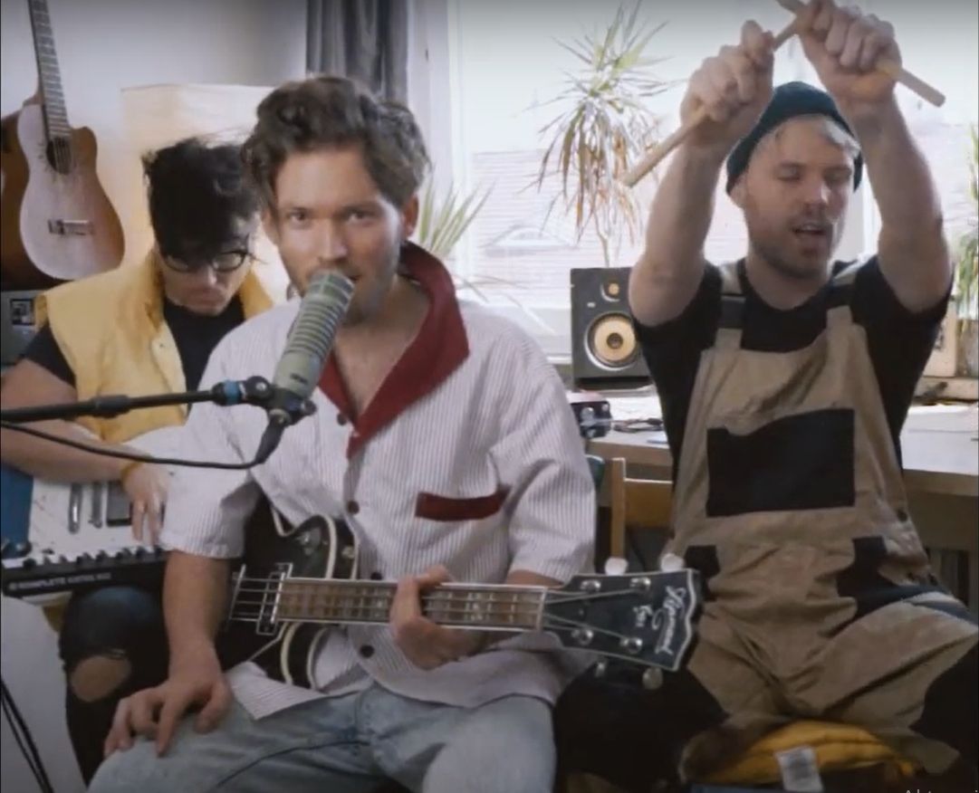 Polsko-francuski zespół w wyjątkowym coverze piosenki Dawida Podsiadło