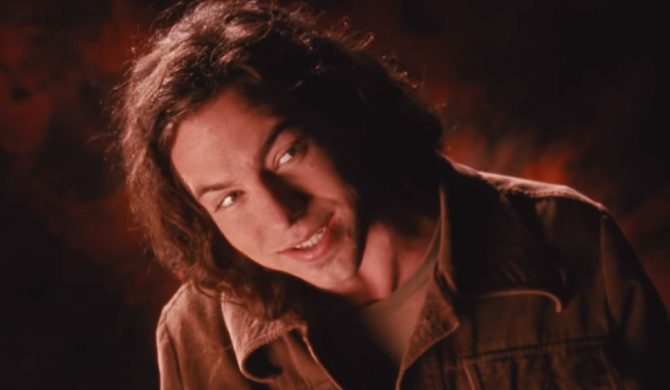 Po niemal 30 latach Pearl Jam pokazał nieocenzurowaną wersję klipu do „Jeremy”