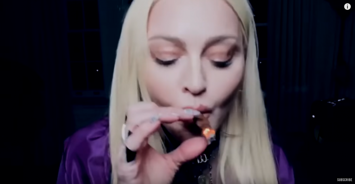 Madonna z wielkim jointem w nowym klipie Snoop Dogga