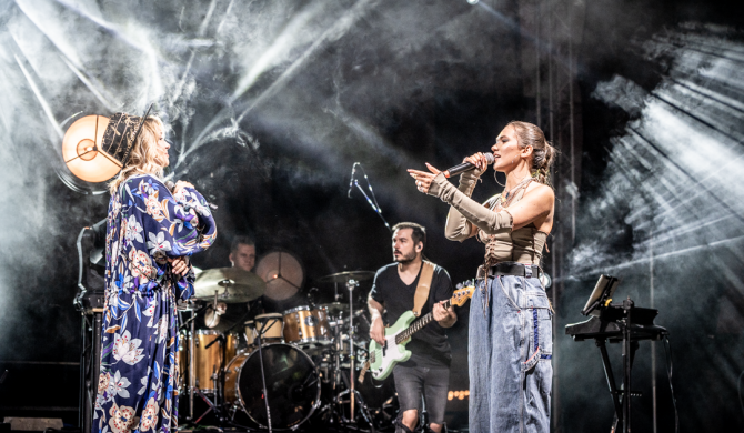 Ania Karwan i Alicja Szemplińska na zdjęciach ze wspólnego koncertu