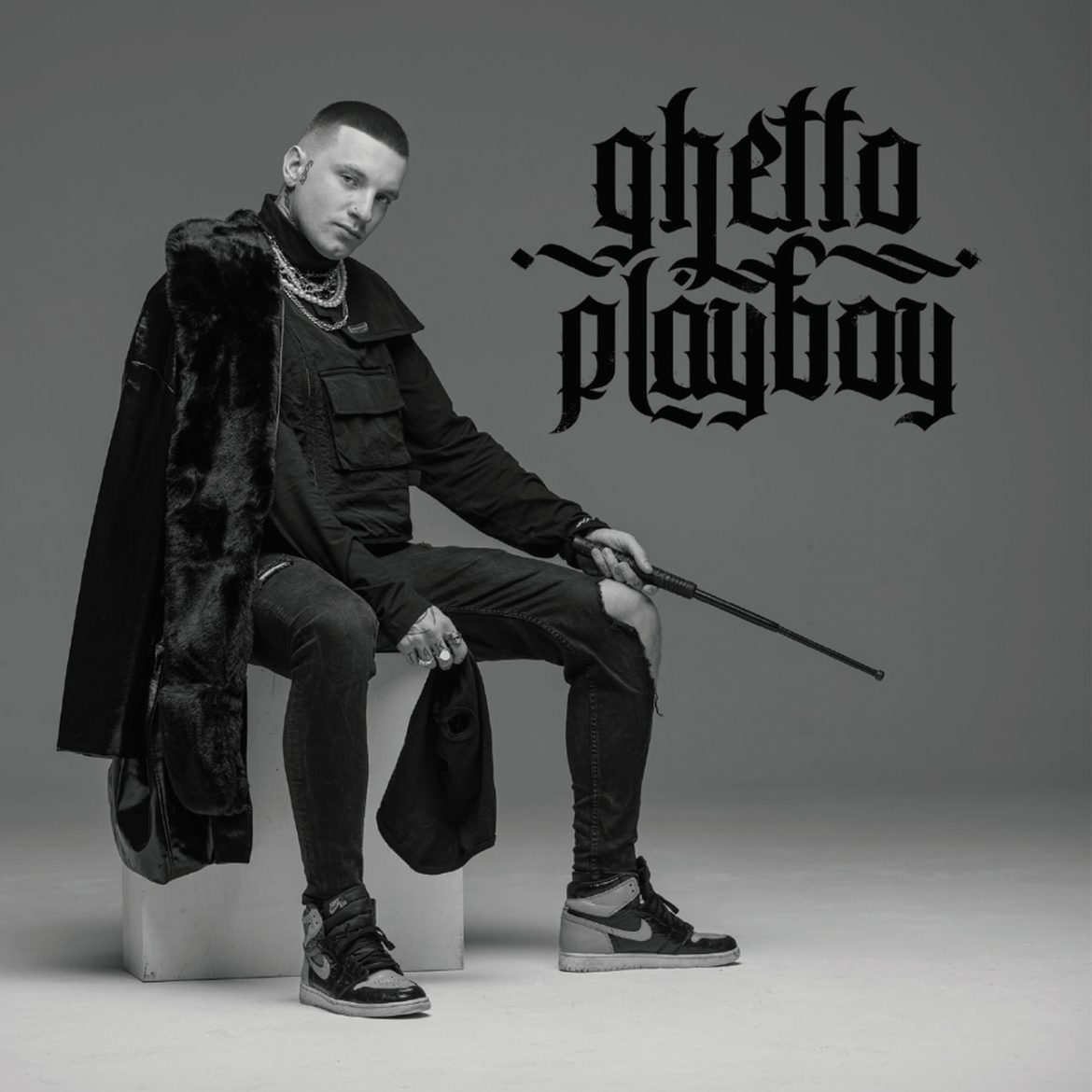Na styku r’n’b i trapu można być w Polsce profesjonalnym, nie będąc sztucznym i bezdusznym – Marcin Flint recenzuje „Ghetto Playboya” Smolastego