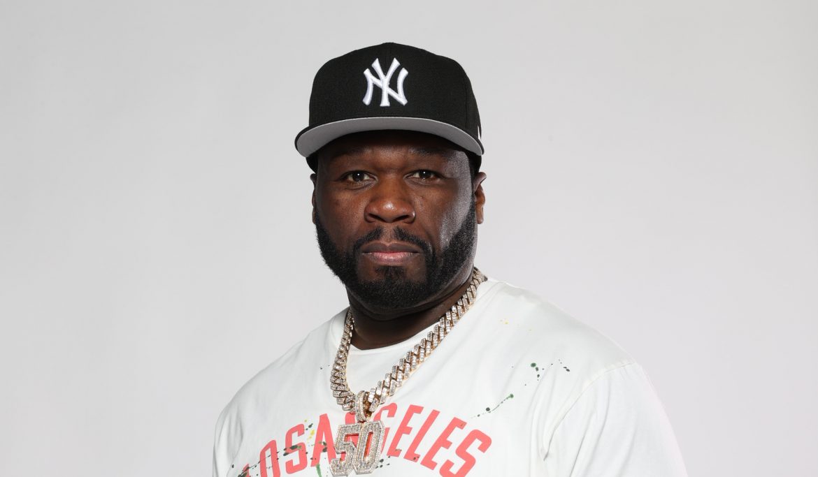 50 Cent dopadł do mikrofonu na koncercie Nicki Minaj. Raper wykorzystał chwilę uwagi w wyjątkowo przypałowy sposób