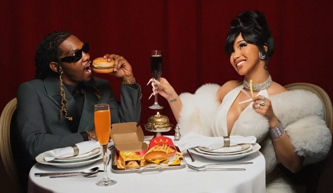 Alkohol i burgery dla wszystkich – Cardi B i Offset świętowali premierę płyty