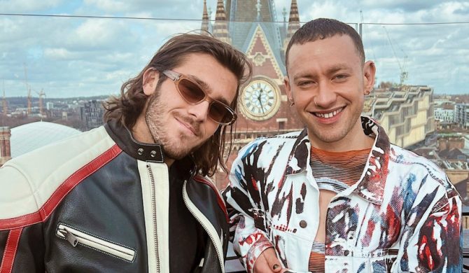 Olly Alexander i Benjamin Ingrosso odlatują w nowej wersji „Kite”