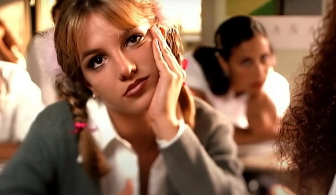 Tenacious D z viralowym coverem hitu Britney Spears