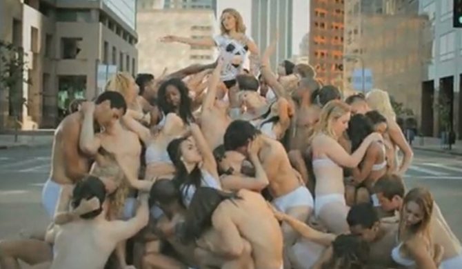 Orgia na ulicy – zobacz nowy klip Kylie! (video)