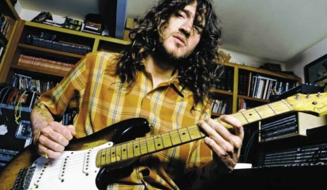 John Frusciante z muzykiem The Mars Volta