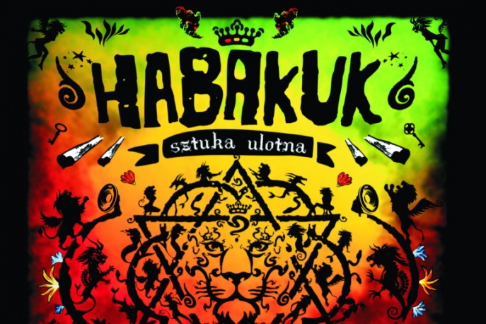 Habakuk pokazuje okładkę albumu „Sztuka ulotna”