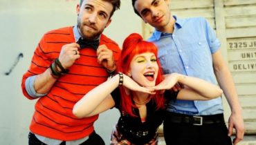 Heroes Get Remembered przed Paramore