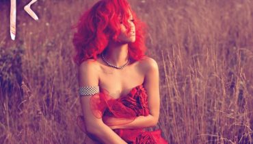Rihanna strzela w teledysku