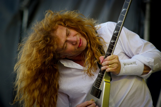 Megadeth obrzucani kamieniami
