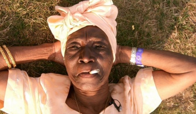 Ponad 100-letnia bębniarka – tylko dla kobiet