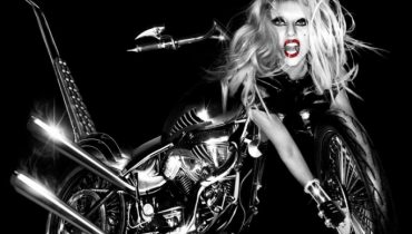 Lady Gaga parodiuje samą siebie – video
