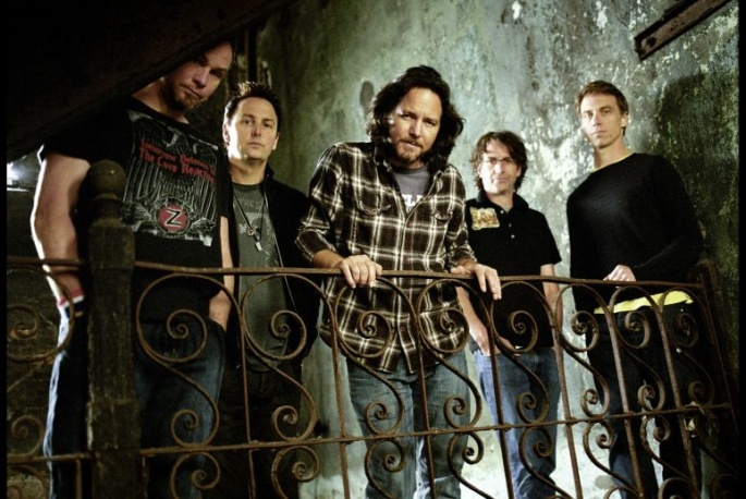 Wokalista Pearl Jam zagrał z Kings Of Leon – video