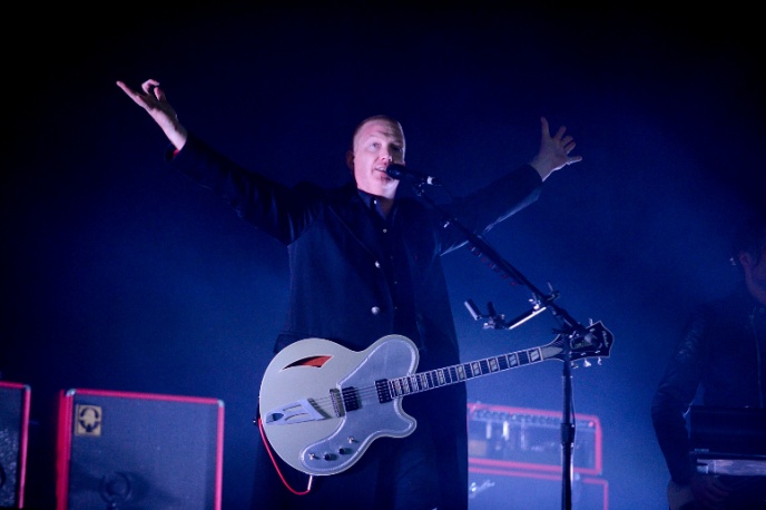 Queens Of The Stone Age coverują Arctic Monkeys (wideo)