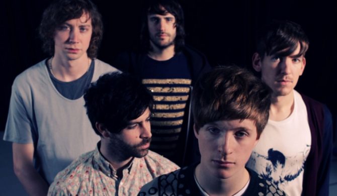 „Out Of The Woods” – nowy klip Foals (wideo)