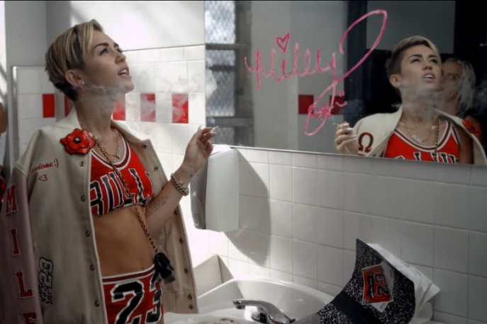 Miley Cyrus, Juicy J i Wiz Khalifa gośćmi Mike`a Willa (wideo)