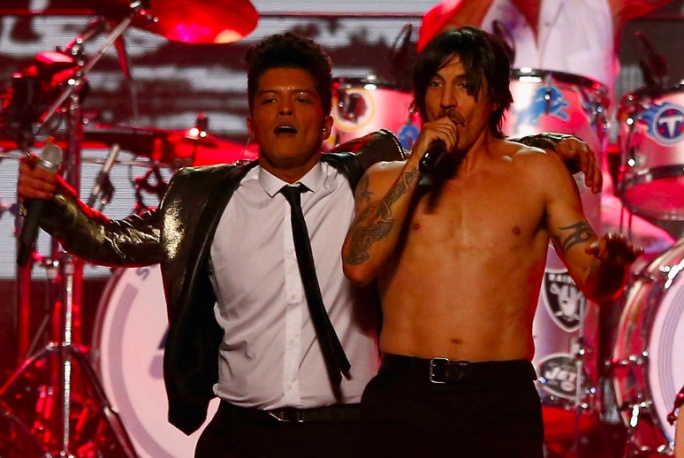 Red Hot Chili Peppers i Bruno Mars zagrali w przerwie Super Bowl