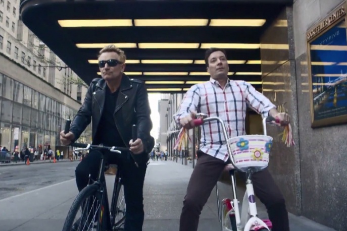 Bono wraca na rower po listopadowym wypadku. Zobaczcie, co dzieje się dalej…