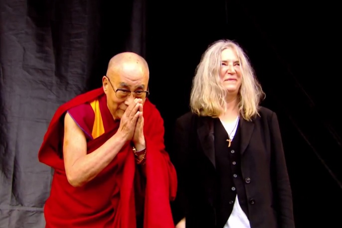 Glastonbury: Patti Smith zaprosiła na scenę Dalajlamę (wideo)