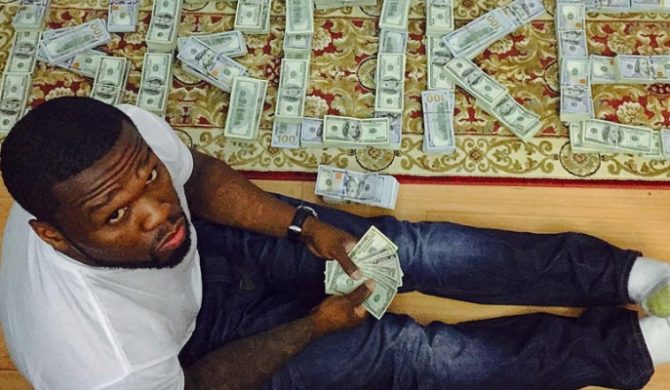 50 Cent ogłosił bankructwo, ale publikuje zdjęcia z dużymi ilościami pieniędzy. Sąd domaga się wyjaśnień