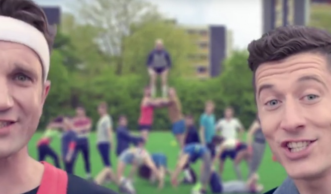 Robert Lewandowski i Tomasz Kot Å›piewajÄ… do „Blurred Lines” Robert Lewandowski i Tomasz Kot Å›piewajÄ… do „Blurred Lines”