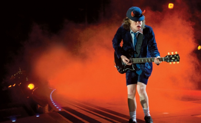 Angus Young z AC/DC gościem Guns N’ Roses (wideo)