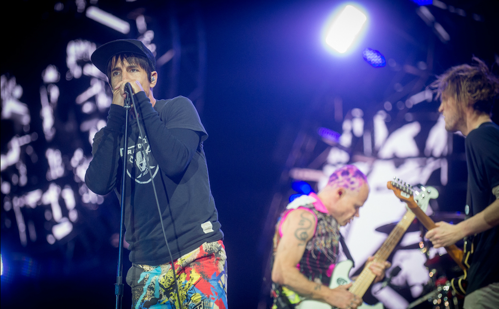 Wokalista Red Hot Chili Peppers: „Filmowanie koncertów nie pozwala żyć chwilą”