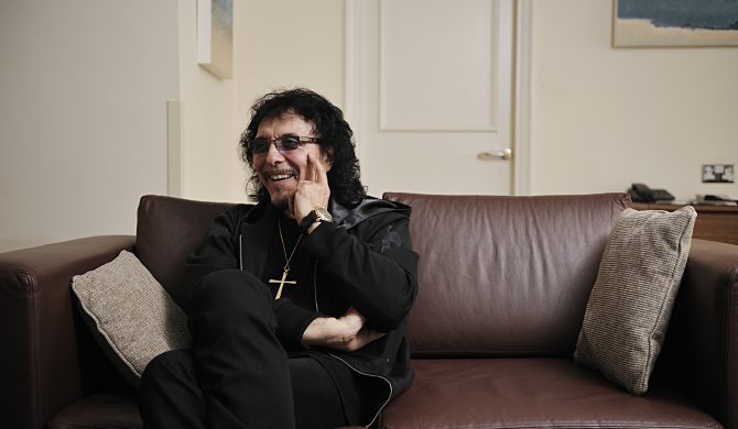 Tony Iommi wygrywa z nowotworem