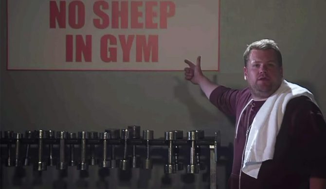 James Corden nagrał parodię klipu „Fade” Kanye Westa James Corden nagrał parodię klipu „Fade” Kanye Westa