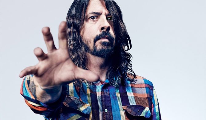 Dave Grohl wspomina jak został pobity przez policję na wiecu przeciw Reaganowi