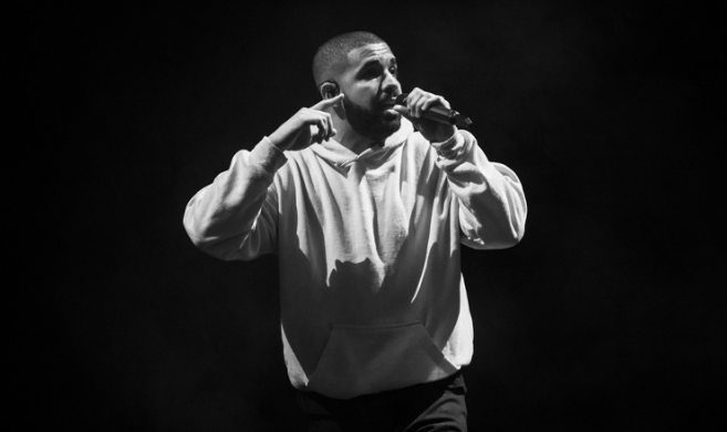 Drastyczny spadek sprzedaży i eksplozja popularności streamingu. Drake z najlepszym wynikiem na świecie