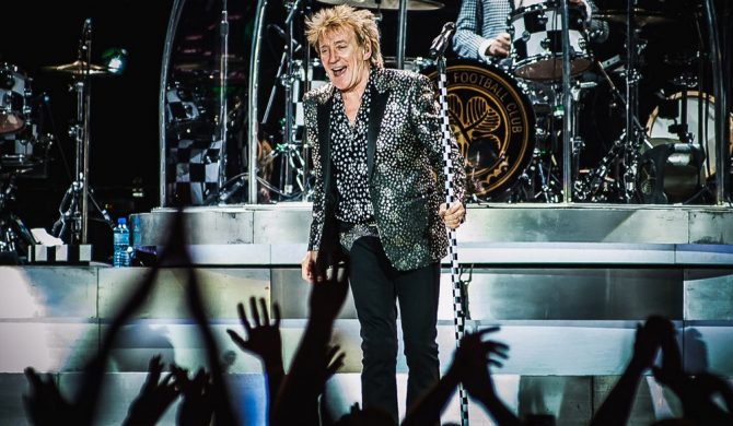 Rod Stewart stanie przed sądem za uderzenie ochroniarza