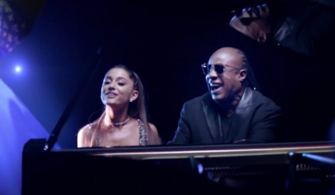 Stevie Wonder i Ariana Grande w klipie do „Faith” Stevie Wonder i Ariana Grande w klipie do „Faith”