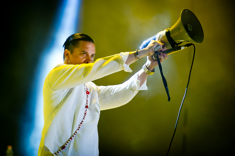 Mike Patton z Faith No More wyjaśnia dlaczego oddał mocz na propter Axla Rose’a