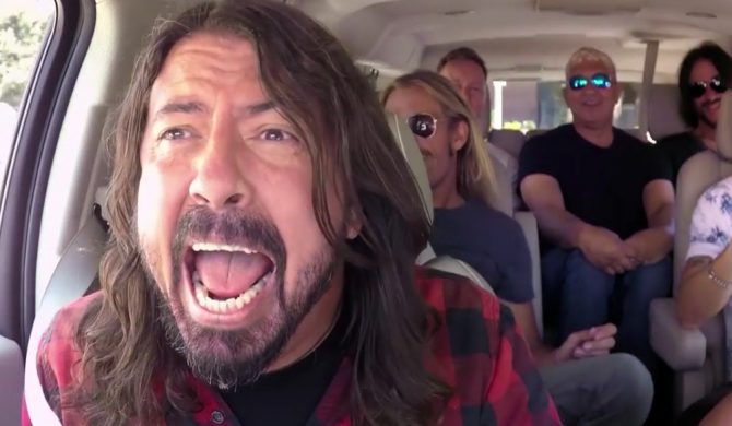 Foo Fighters w Carpool Karaoke Jamesa Cordena