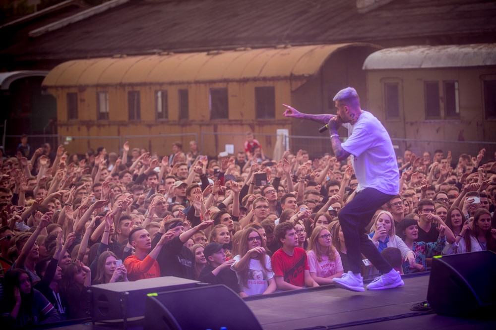 Quebonafide na festiwalu w Jarocinie