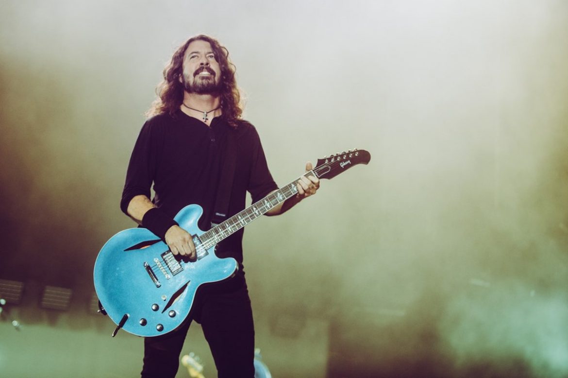 Dave Grohl wykonał „Play” w znakomitym towarzystwie